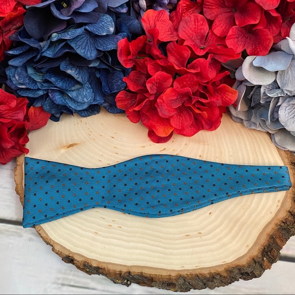 100% Blue Silk Jacquard Woven Adjustable Bow Tie - Picture 6 of 11